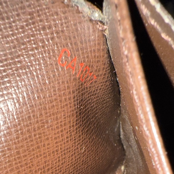 Louis Vuitton Sarah Leather Wallet - Picture 15 of 15